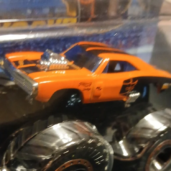 Slam PRIX ...DODGE CHARGER Hot Wheels Monster Trucks - Picture 2 of 9